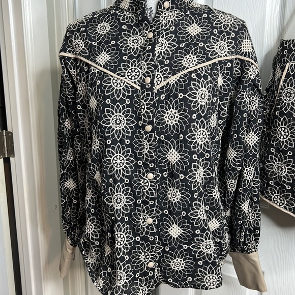 Rock Lola Black White Eyelet Button Up Shirt & Shorts M/L READ - Picture 2 of 9